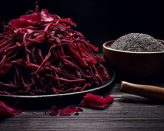 Betabel deshidratado en trozos y láminas, ideal para ensaladas, batidos o como ingrediente en recetas saludables. Producto 100% natural, sin aditivos ni conservadores, de origen mexicano.