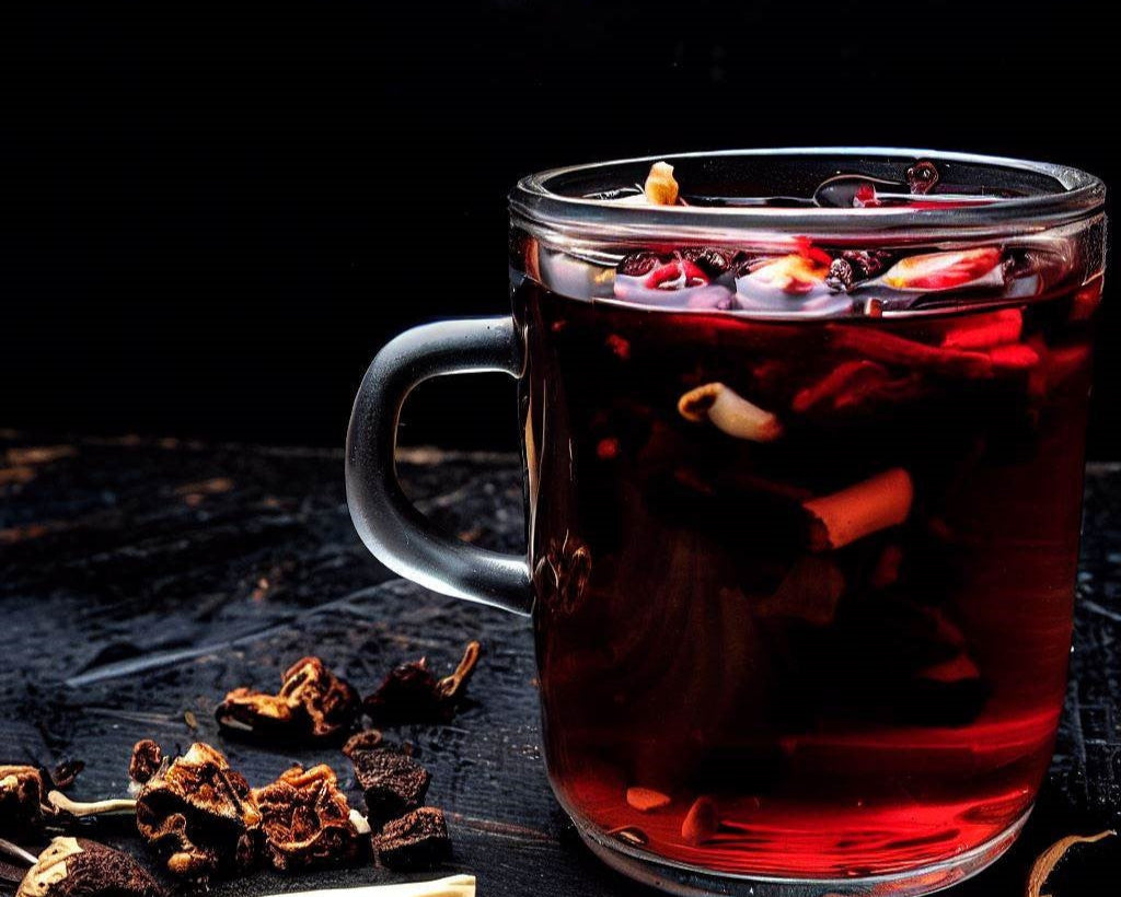 Tisana natural Ponche de Frutas sin azúcar añadida, sin saborizantes, conservadores ni colorantes; mezcla artesanal de frutas deshidratadas con un sabor auténtico, ideal para disfrutar caliente o fría