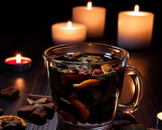tisana artesanal de mango y menta con frutas deshidratadas, bebida refrescante y natural